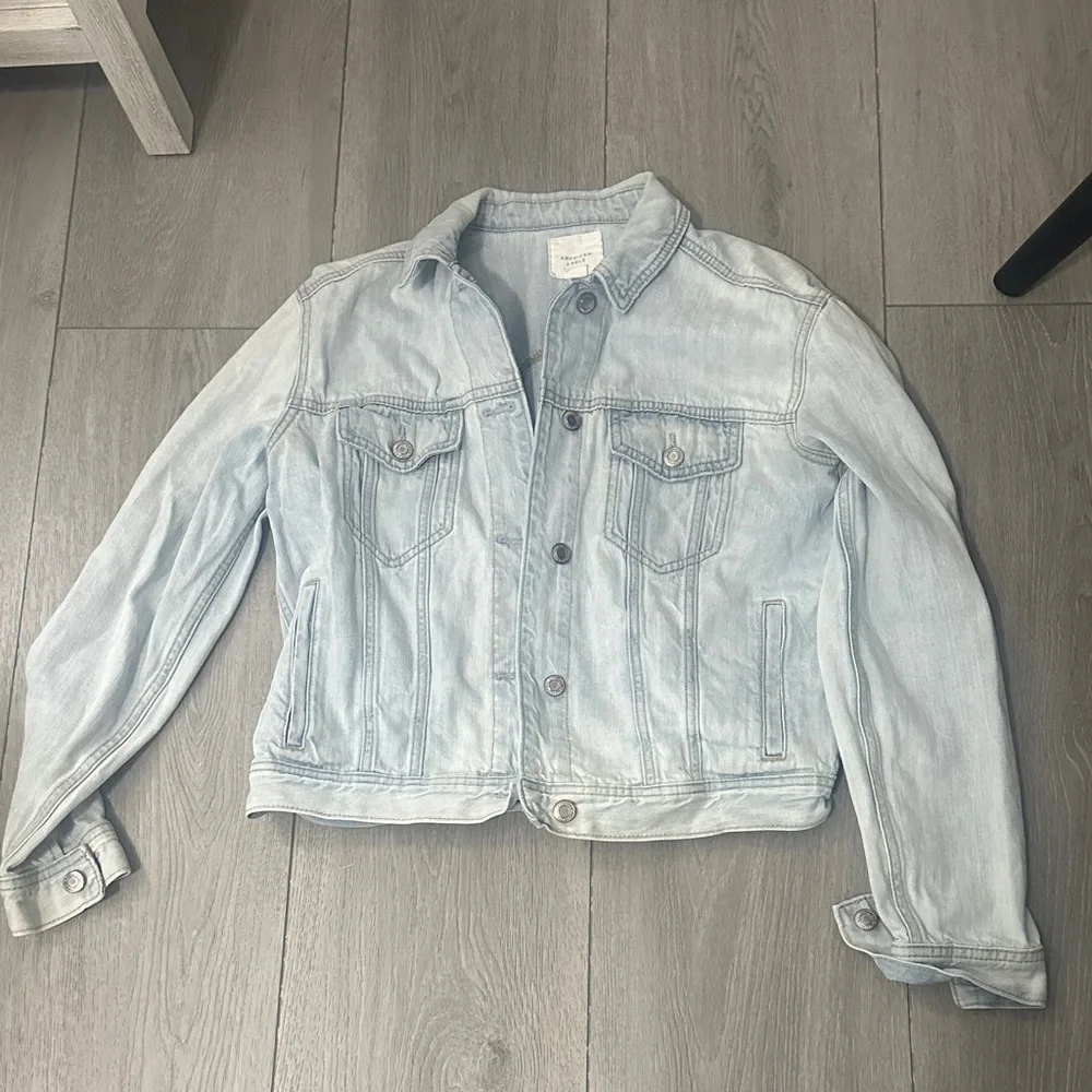 American Eagle Outfitters Light Wash Denim Jacket size medium - Picture 1 of 7